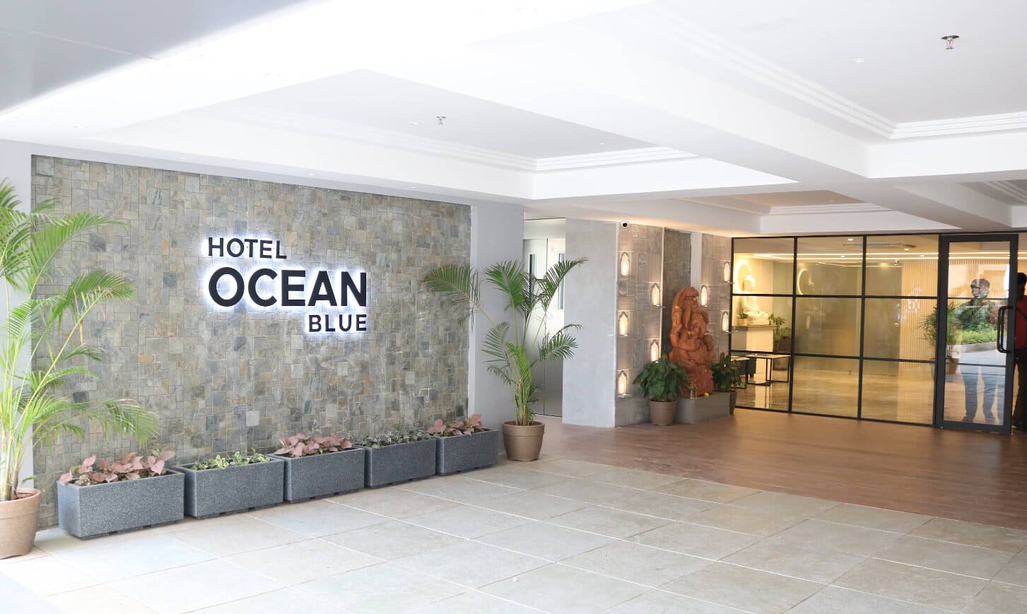 Hotel Ocean Blue Entrance