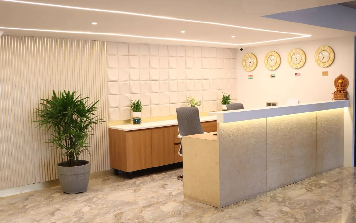 Hotel Ocean Blue reception and front desk